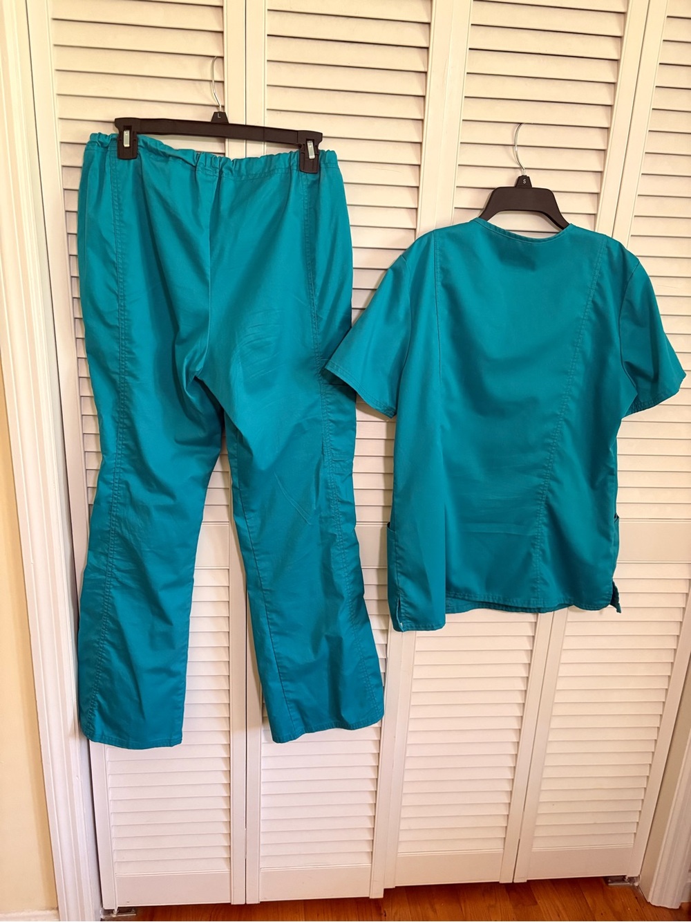 Cherokee Scrub Set - Picture 6 of 6